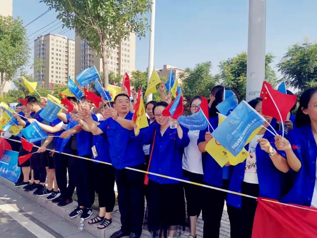 喜迎二青盛會(huì)，華鑫集團(tuán)接跑火炬?zhèn)鬟f！(圖5)