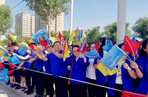 喜迎二青盛會(huì)，華鑫集團(tuán)接跑火炬?zhèn)鬟f！