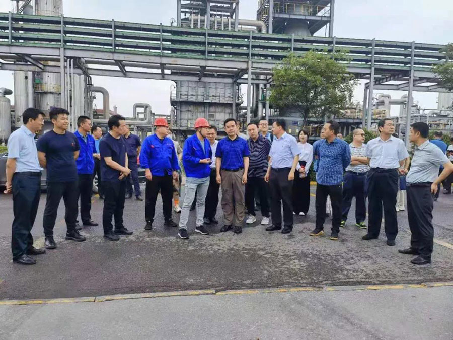 呂梁市委常委、市政府常務(wù)副市長(zhǎng)任忠與對(duì)外經(jīng)濟(jì)貿(mào)易等大學(xué)專家組一行蒞臨華鑫集團(tuán)考察指導(dǎo)(圖1)