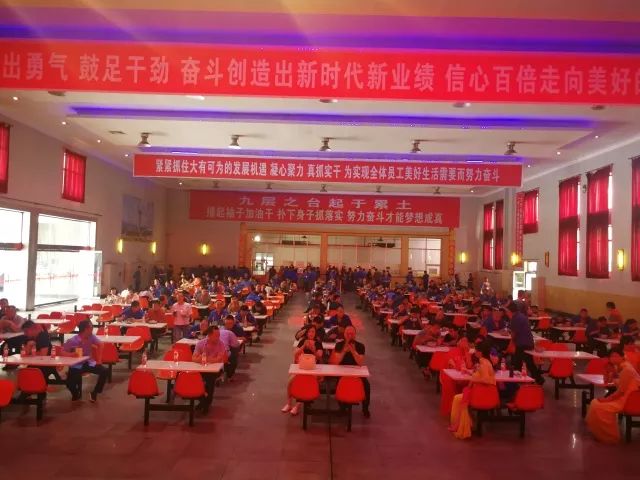 交城縣總工會(huì)抵達(dá)華鑫集團(tuán)開(kāi)展十九大精神文藝演出(圖3)