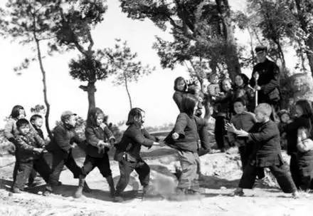 分享愛(ài)心，眾享溫情——華鑫集團(tuán)工會(huì)開(kāi)展“六一獻(xiàn)愛(ài)心”活動(dòng)(圖36)