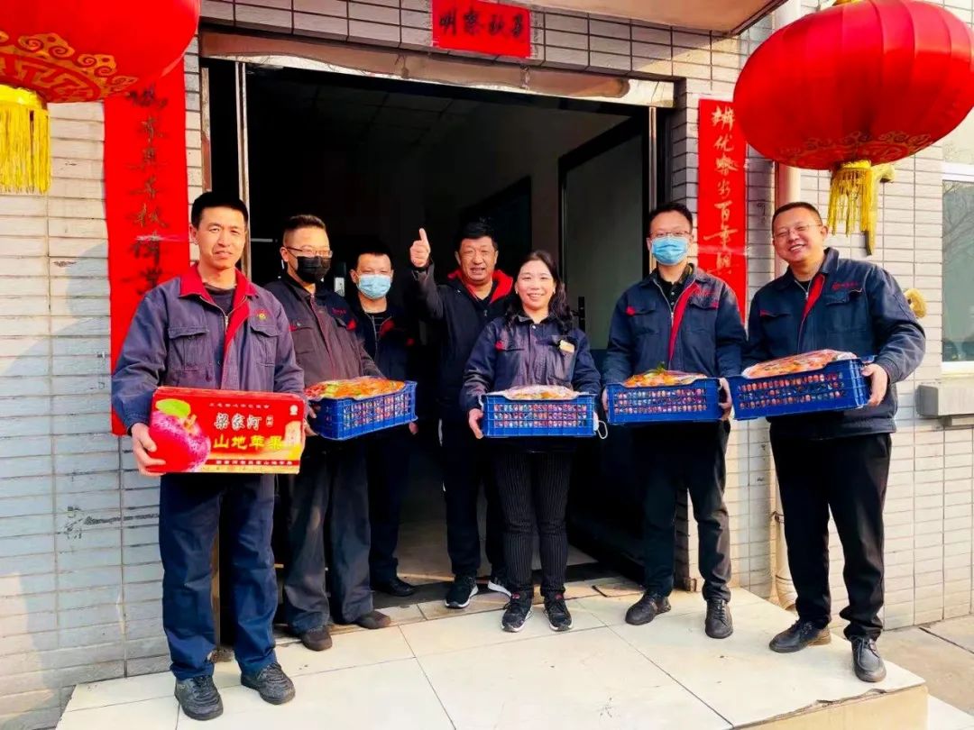 華鑫集團總經(jīng)理曹剛攜集團領導走訪慰問春節(jié)期間堅守崗位職工(圖5)