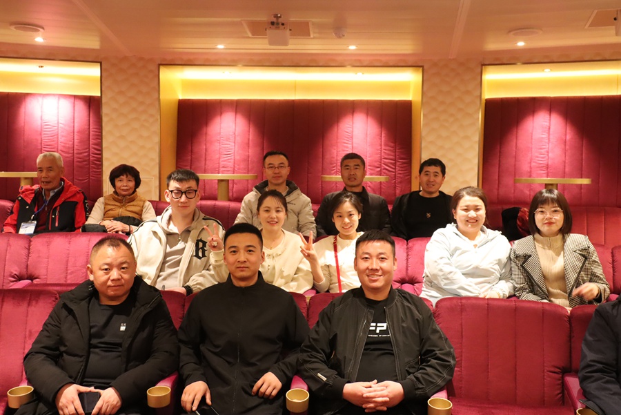 不止眼前的光榮，還有詩(shī)與遠(yuǎn)方的田野——?jiǎng)谀Ｂ眯? class=